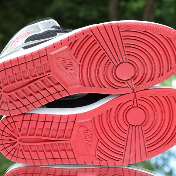 Air Jordan 1 Mid Johnny Kilroy - Picture 13 of 13